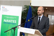 La France va expulser deux diplomates iraniens du pays
