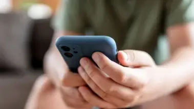 La France interdit les téléphones portables dans l...