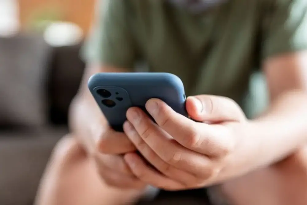 La France interdit les téléphones portables dans les lycées