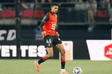 Rennes repousse une première offre de Fulham pour Abdelhamid Aït Boudlal