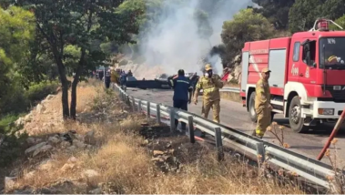 Incendies en Grèce : les pompiers poursuivent leur...