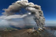 Italie : l’aéroport de Catane suspend ses vols à cause des cendres volcaniques de l’Etna