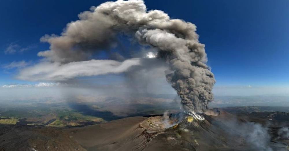 Italie : l’aéroport de Catane suspend ses vols à cause des cendres volcaniques de l’Etna