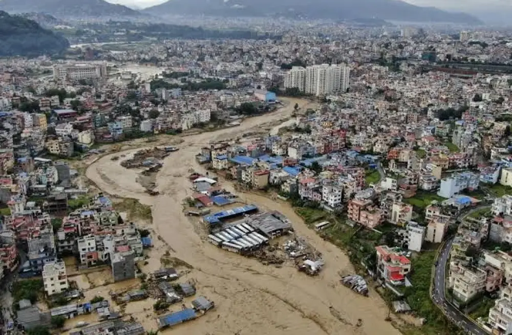Crue dévastatrice au Népal : le bilan grimpe à 270 morts