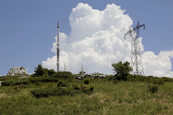 Incendie d’un site de Télédiffusion : 3,5 millions de personnes privées de télévision et radio en France