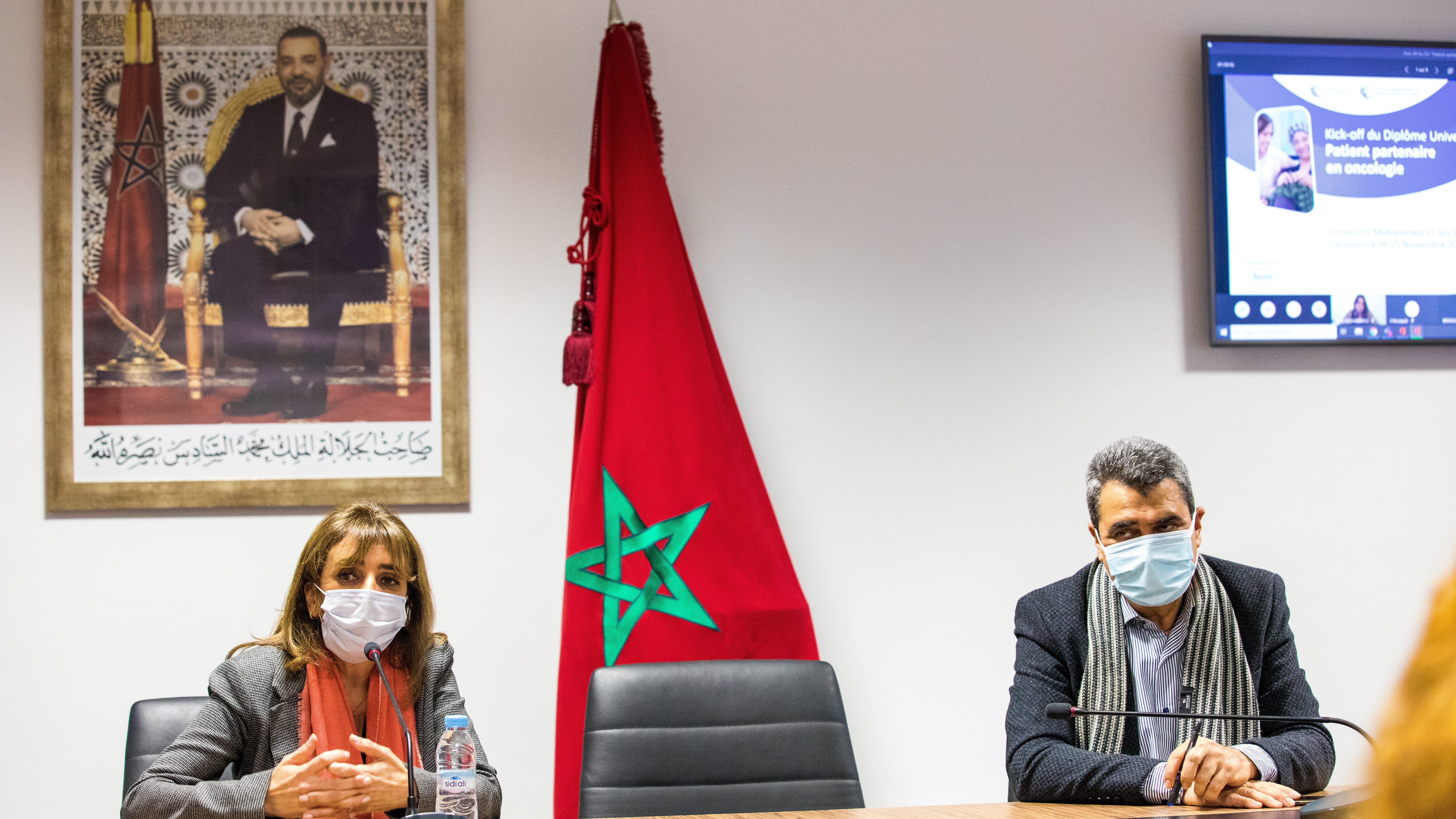 L’Université Mohammed VI des Sciences de la Santé, en partenariat avec les Laboratoires Roche, lance pour la 1ère fois au Maroc, le Diplôme Universitaire «Patient Partenaire en cancérologie» pour transformer, grâce à une formation adaptée, l’expérience des patients en expertise au service du patient et du système de santé.