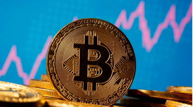 Bitcoin : à plus de 28.500 dollars, la cryptomonnaie atteint un nouveau sommet