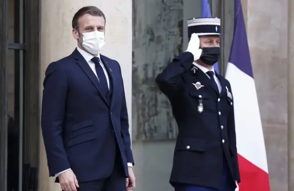Coronavirus EN DIRECT : Emmanuel Macron envisage une campagne de vaccination grand public « entre avril et juin » 2021...
