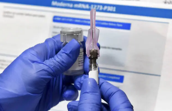 Coronavirus : Le laboratoire AstraZeneca et la Russie veulent combiner leurs vaccins