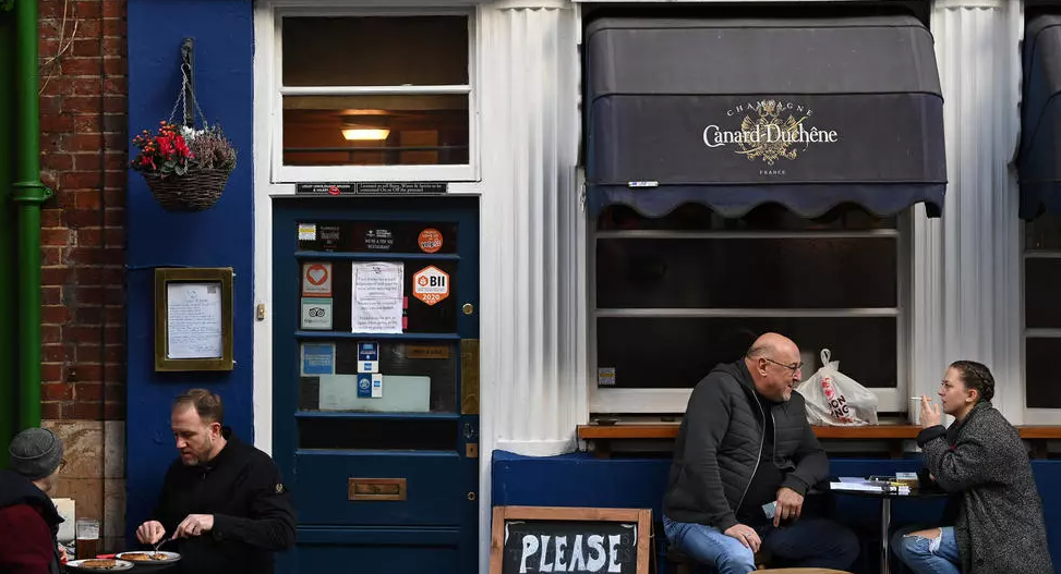 Covid: Londres ferme pubs, restaurants et musées pour la troisième fois