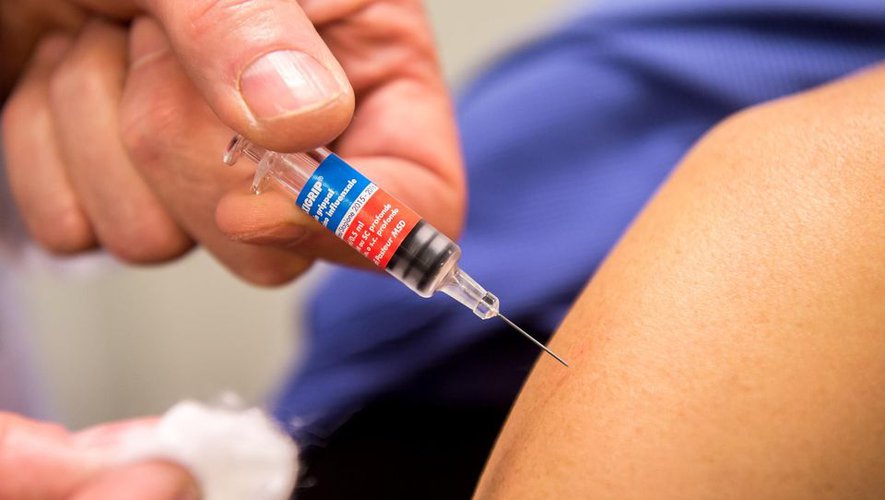 Une soignante new-yorkaise, première personne vaccinée contre le Covid-19 aux Etats-Unis