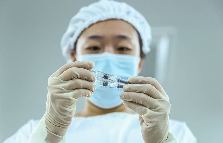 Coronavirus : la Chine approuve son premier vaccin produit par Sinopharm