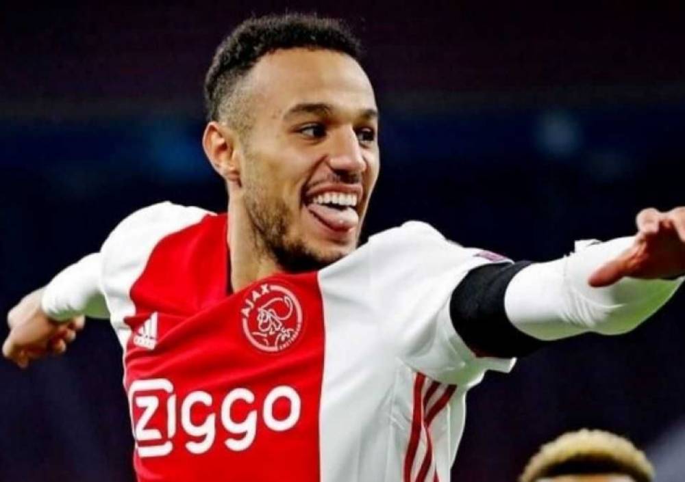 FC Barcelone: Mazraoui au coeur d'une réunion secrète entre Laporta et Raiola