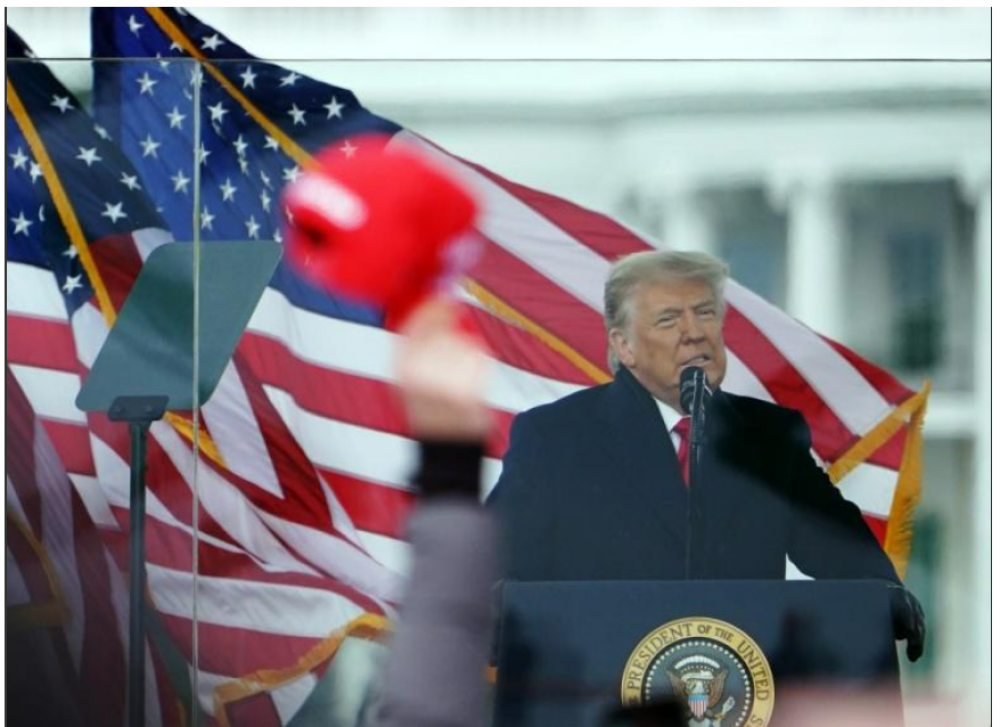 Trump demande à la Cour suprême de bloquer le transfert de documents à la commission sur l'assaut du Capitole