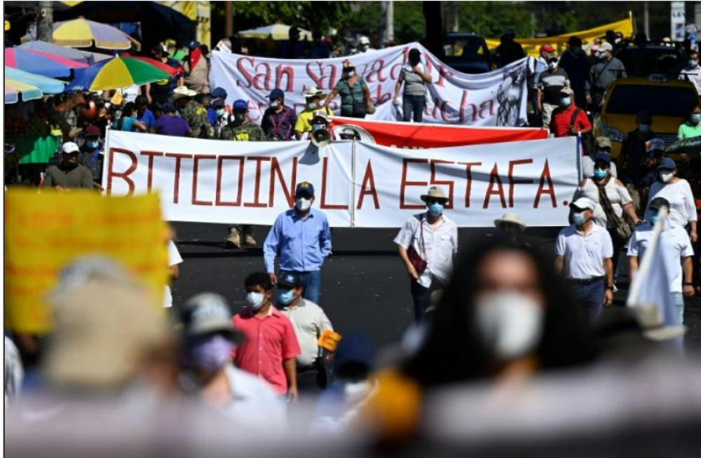 Des milliers de Salvadoriens manifestent contre la corruption