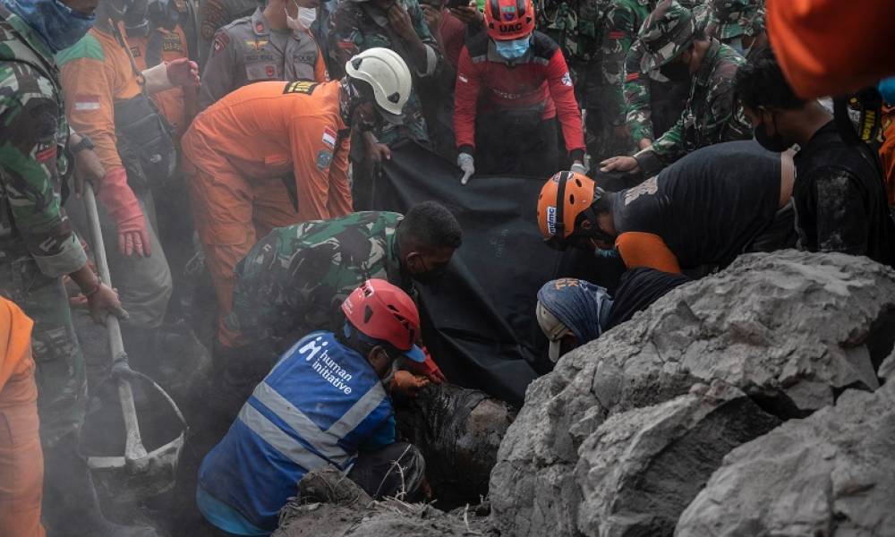 Éruption du volcan Semeru en Indonésie : Le bilan monte à 15 morts et des dizaines de disparus