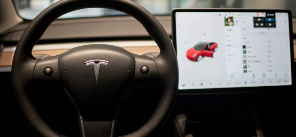 Tesla va désactiver la possibilité de jouer aux jeux vidéo quand la voiture roule