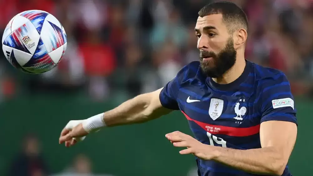 Karim Benzema annonce la "fin" de sa carrière en équipe de France