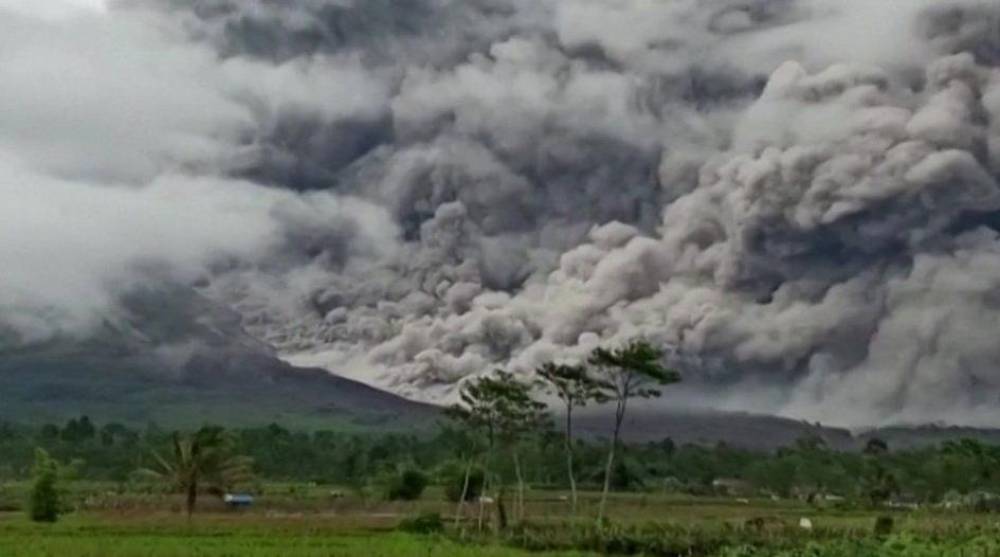 Indonésie : les évacuations se poursuivent après l'éruption du volcan Semeru