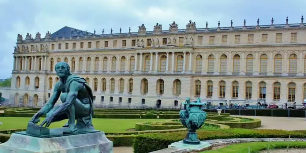 Le château de Versailles évacué après une alerte à la bombe 