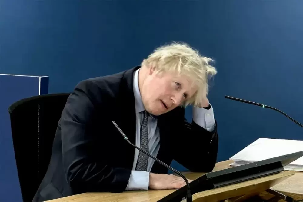 L'ancien Premier ministre britannique Boris Johnson s'excuse sur la gestion du covid