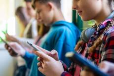 La France veut interdire les réseaux sociaux aux moins de 15 ans