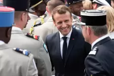 Une fausse vidéo de coup d'État en France devient viral, et Emmanuel Macron s'en plaint