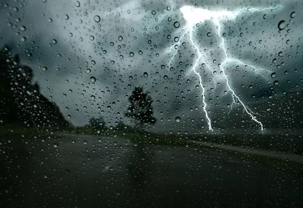 Averses parfois orageuses et chutes de neige ce mercredi dans plusieurs régions (alerte météo)