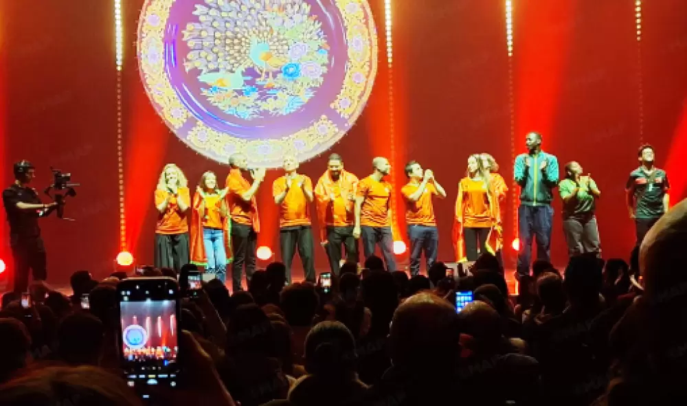 Le festival ComediaBlanca embrase l’Olympia devant une salle comble et un invité de marque