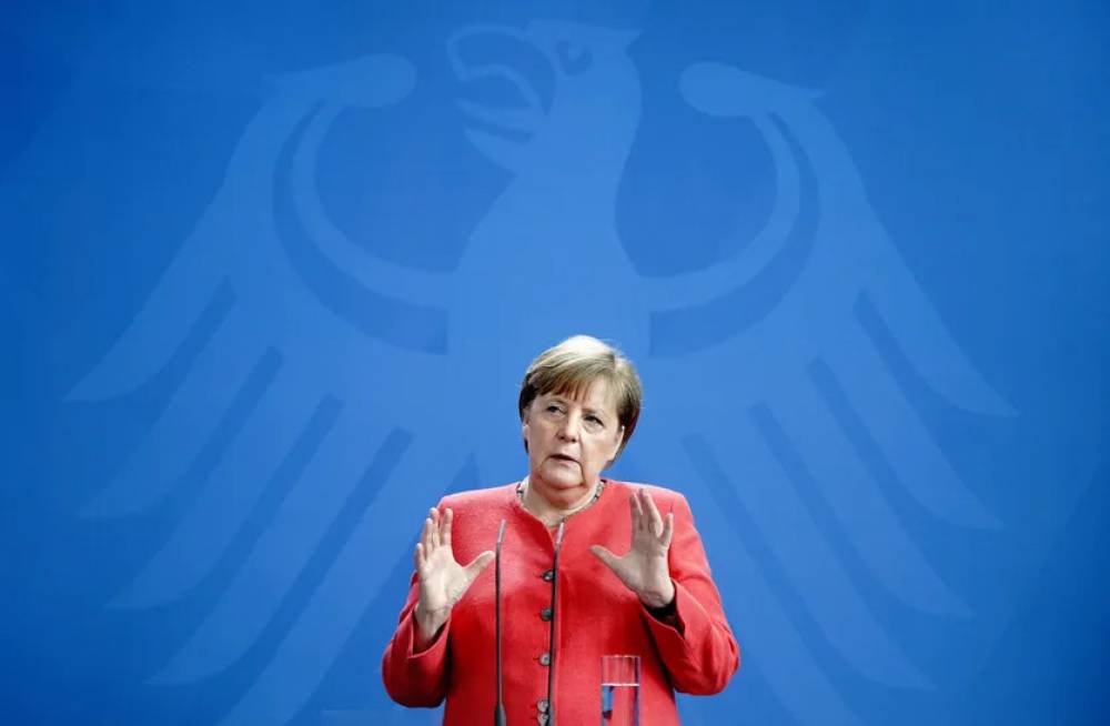 Allemagne : Angela Merkel qualifie la pandémie de Covid-19 de “mise à l’épreuve démocratique”