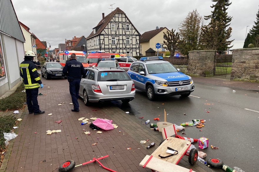 Allemagne : une voiture fonce dans un défilé lors d'un carnaval, plusieurs blessés