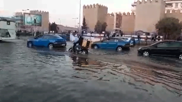 Vidéo – Rabat : l’avenue Hassan II a été engloutie par une « inondation » inattendue