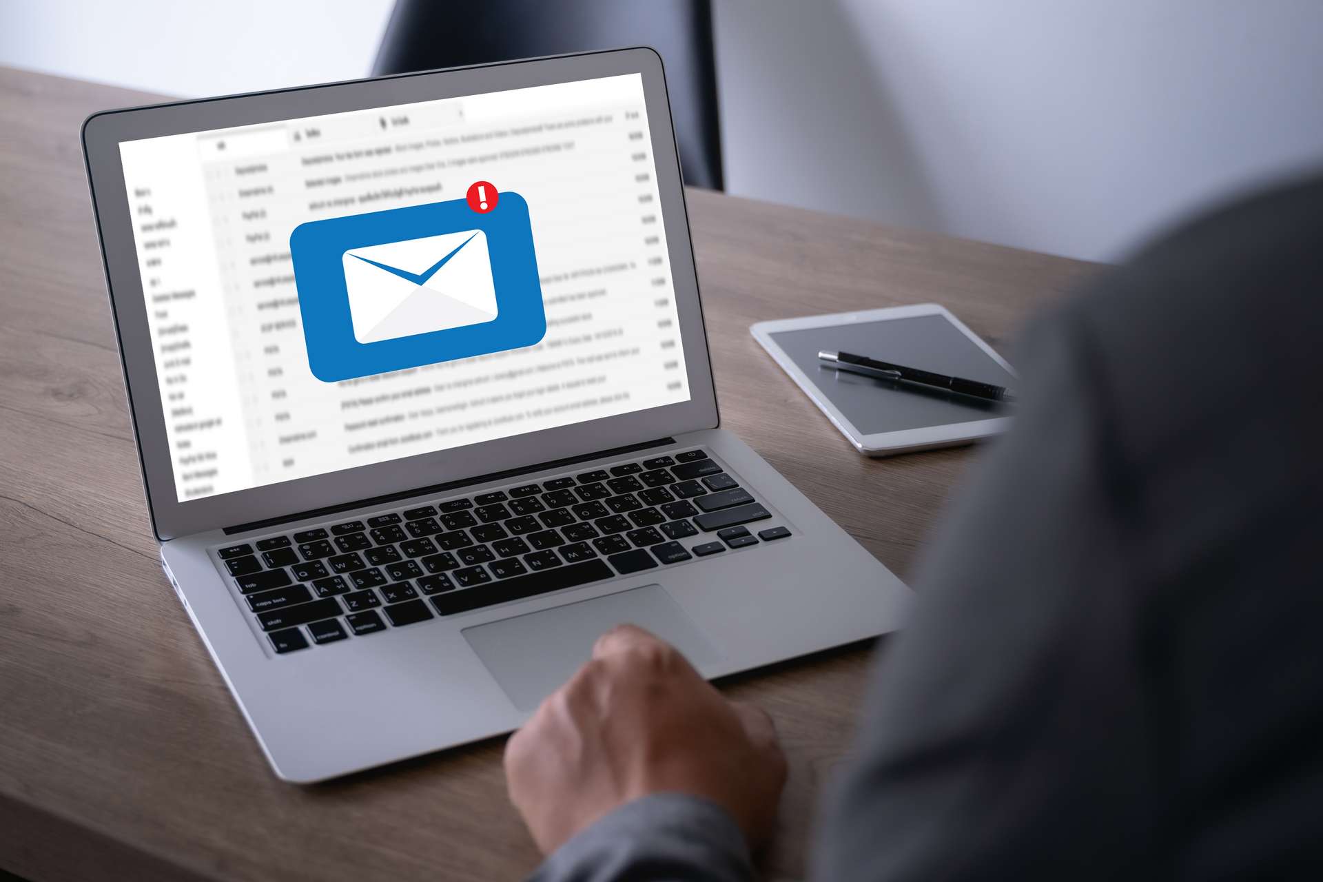Cybersécurité : vos e-mails sont espionnés en permanence