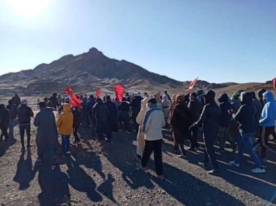 Zagora : Des jeunes manifestent devant une mine pour réclamer emplois et respect de l’environnement