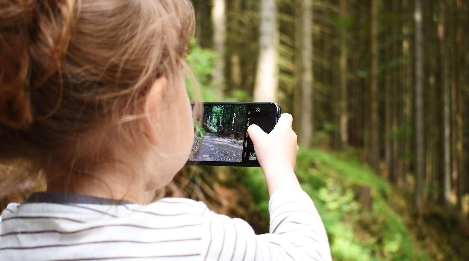«Journée mondiale sans téléphone» : A partir de quel âge doit-on l'avoir dans la poche ? (Interview)