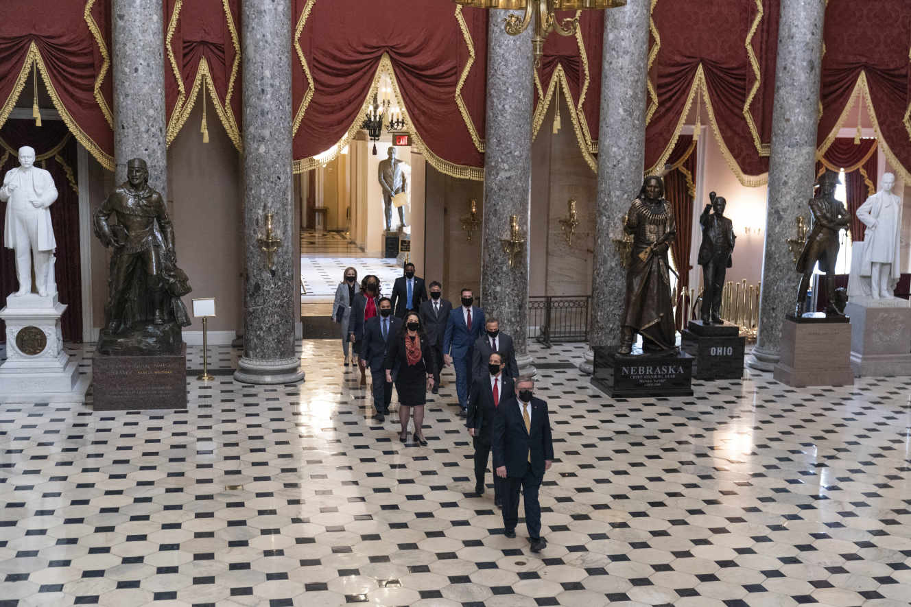 Destitution de Donald Trump : au premier jour du procès, l’accusation joue l’émotion face à une défense décousue et agressive