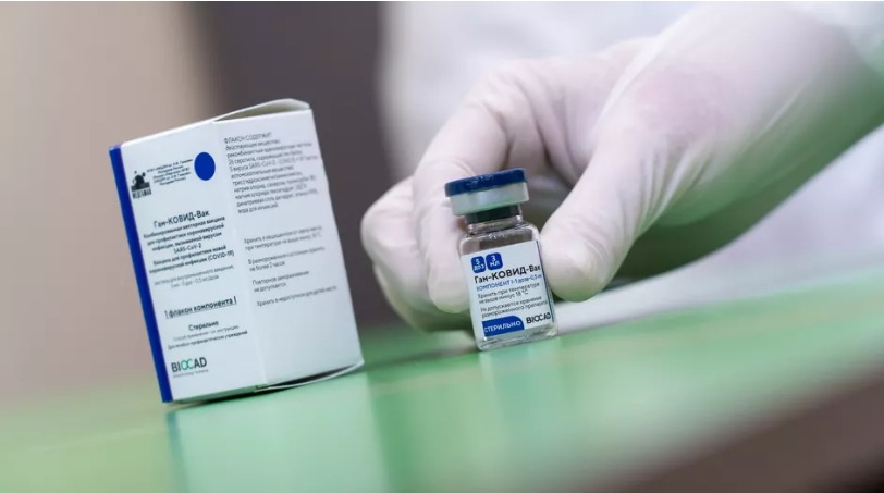 Covid-19 : le vaccin russe Spoutnik V est efficace à plus de 91%, selon une étude de la revue médicale "The Lancet" validée par des experts indépendants