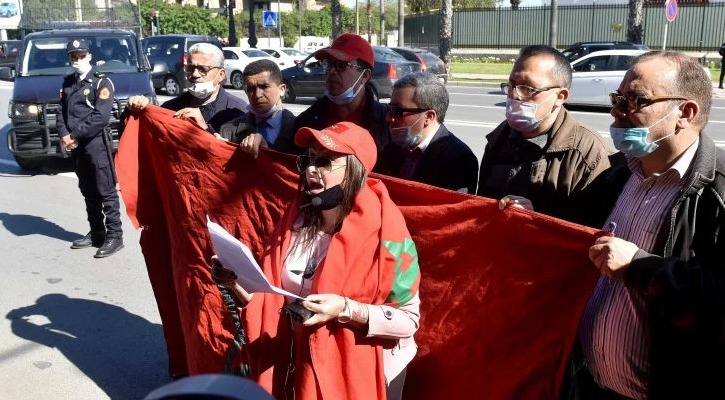 Des représentants de la société civile disent leur totale indignation devant l’Ambassade d’Algérie