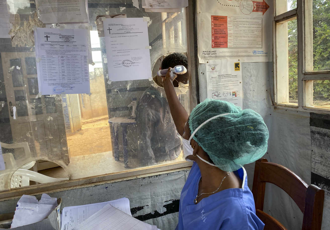 Le virus Ebola réapparaît en Guinée et en RDC
