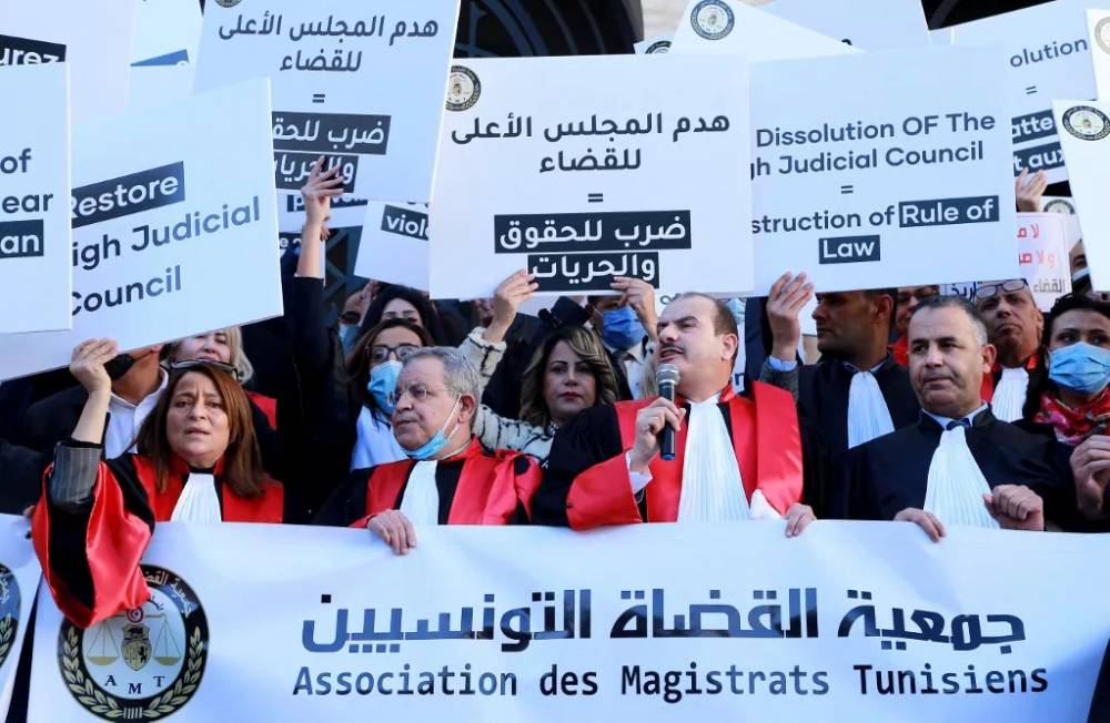 Tunisie : les magistrats manifestent contre la dissolution annoncée du Conseil supérieur de la magistrature