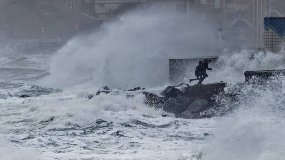 Royaume-Uni: Des centaines de foyers évacués après le passage de la tempête Franklin