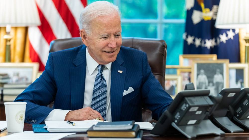 Ukraine: Biden et macron s'engagent à se coordonner face à la Russie