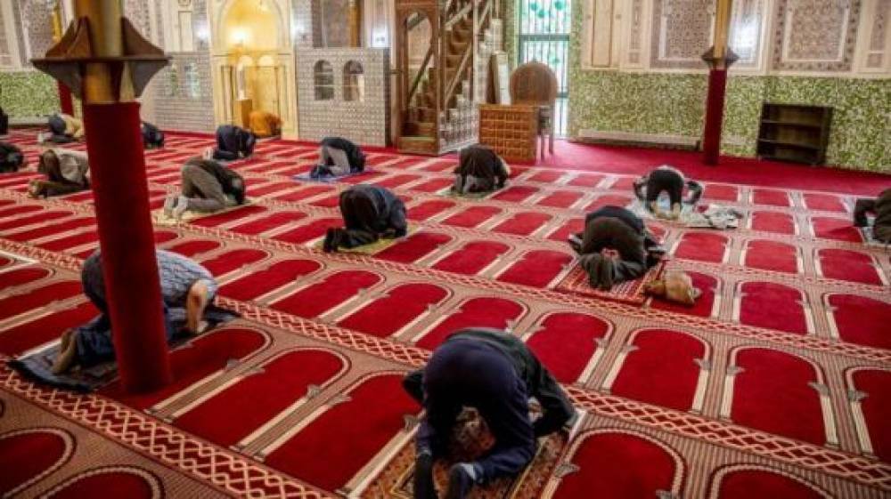 Covid-19 : Pr. Ibrahimi pour l'ouverture des stades au public et des mosquées pour les Tarawih