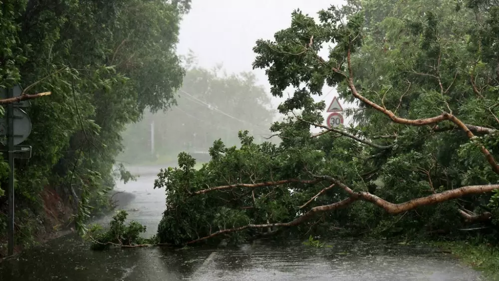 Cyclone Batsirai: 12 blessés à La Réunion, Madagascar se prépare