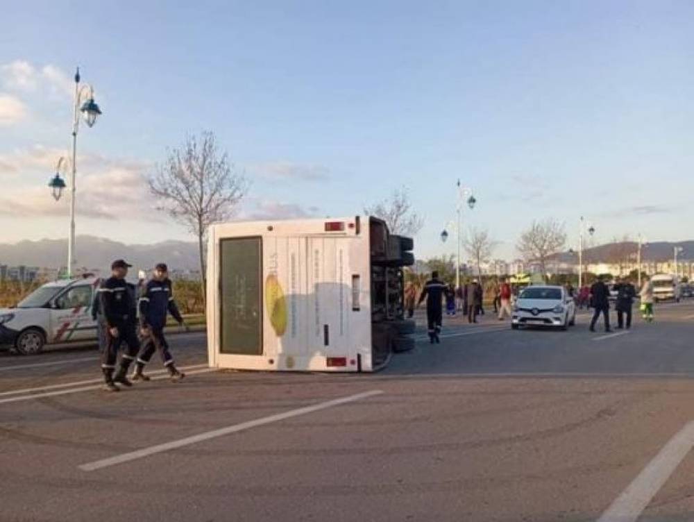 Maroc : 1 décès et des dizaines blessées parmi des ouvrières après un accident de la route