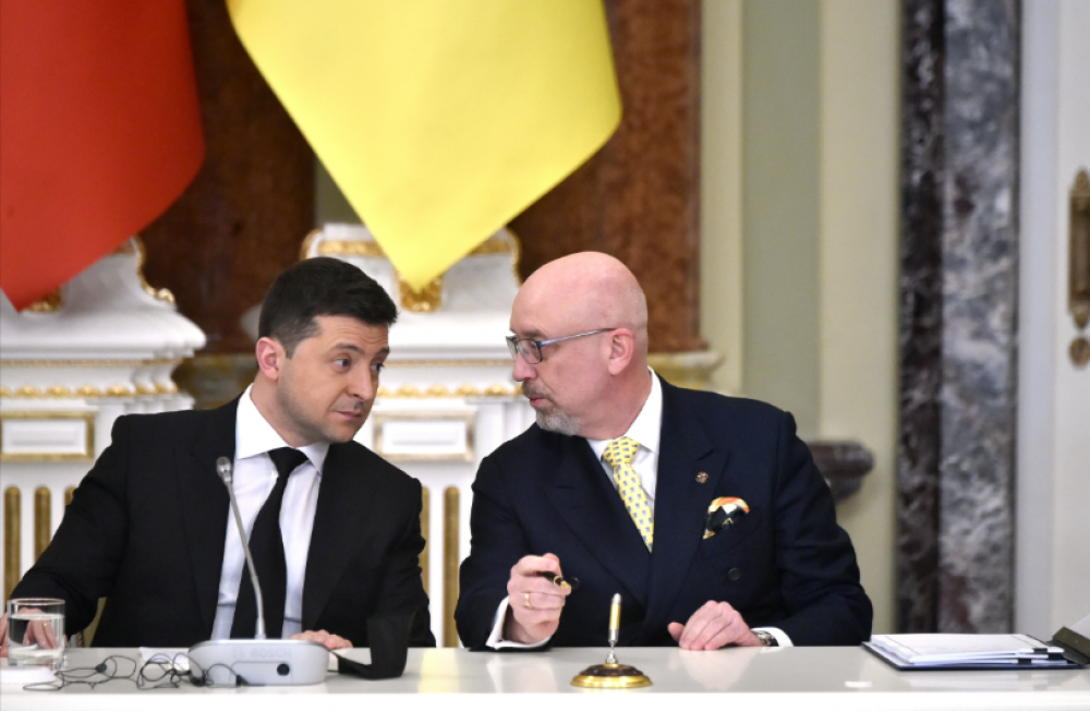 Guerre en Ukraine: Zelensky change son ministre de la Défense, la pression russe augmente