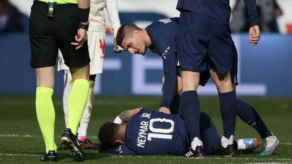 Neymar souffre d’une entorse de la cheville avec « lésions ligamentaires »