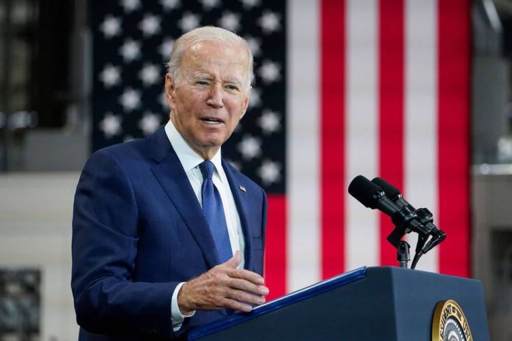 Biden vante le bilan économique de son administration, appelle à l’unité