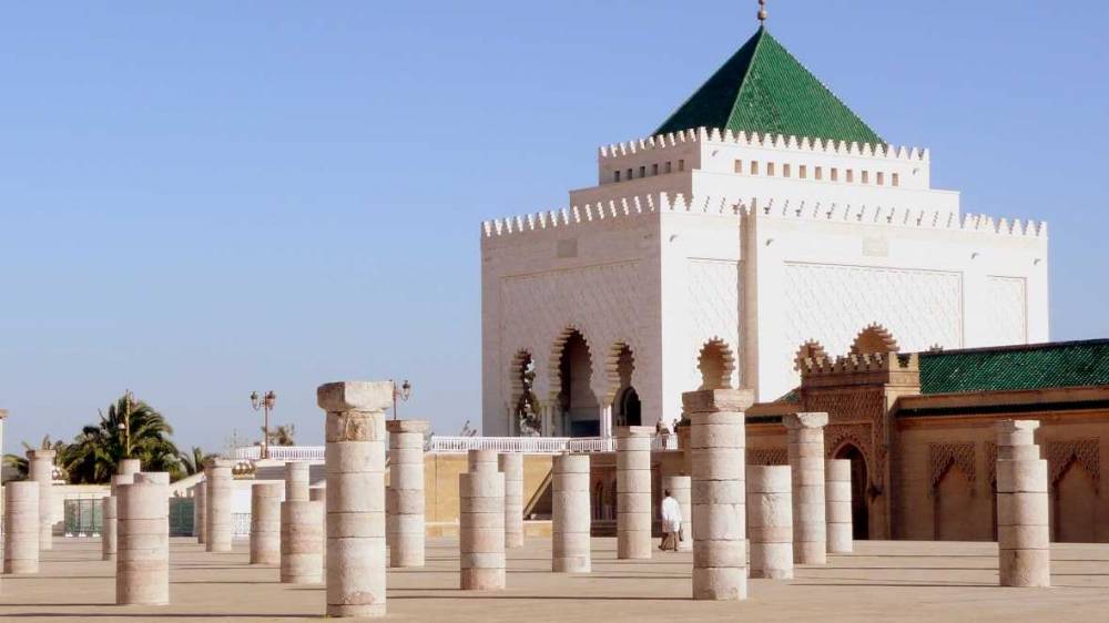 Le ministre de la Défense Nationale de la Roumanie visite le Mausolée Mohammed V