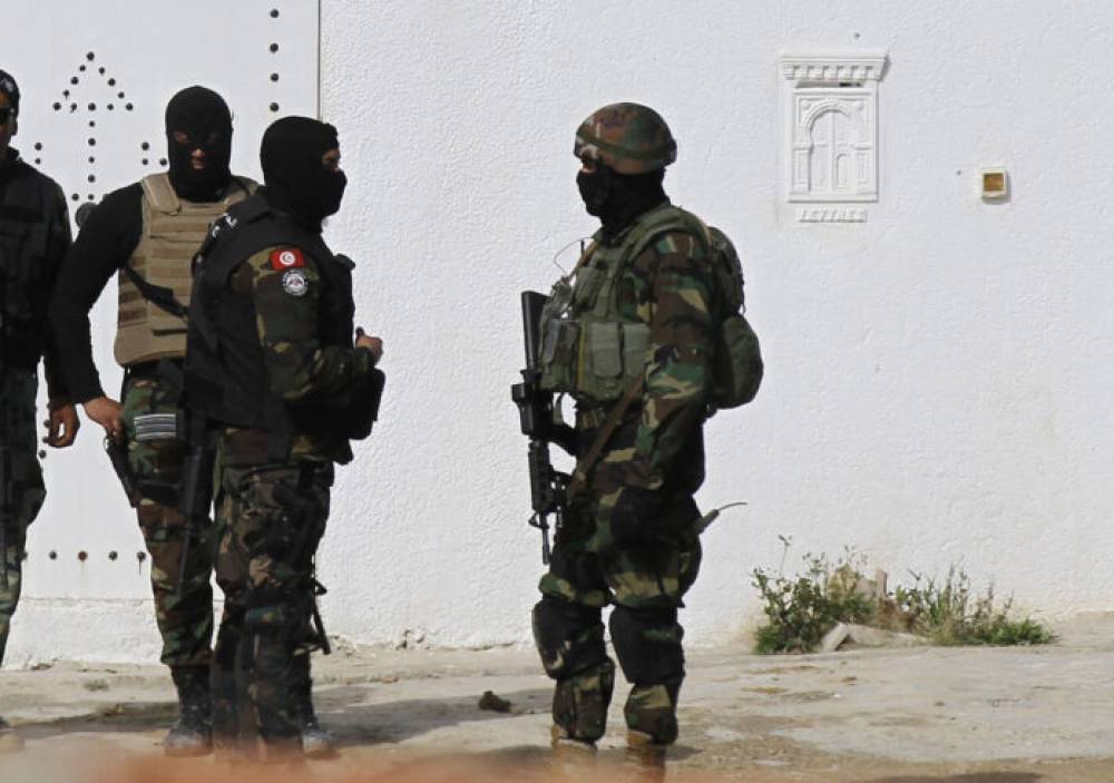 Tunisie: Un terroriste arrêté en possession d’armes et d’une ceinture explosive à la frontière avec l’Algérie